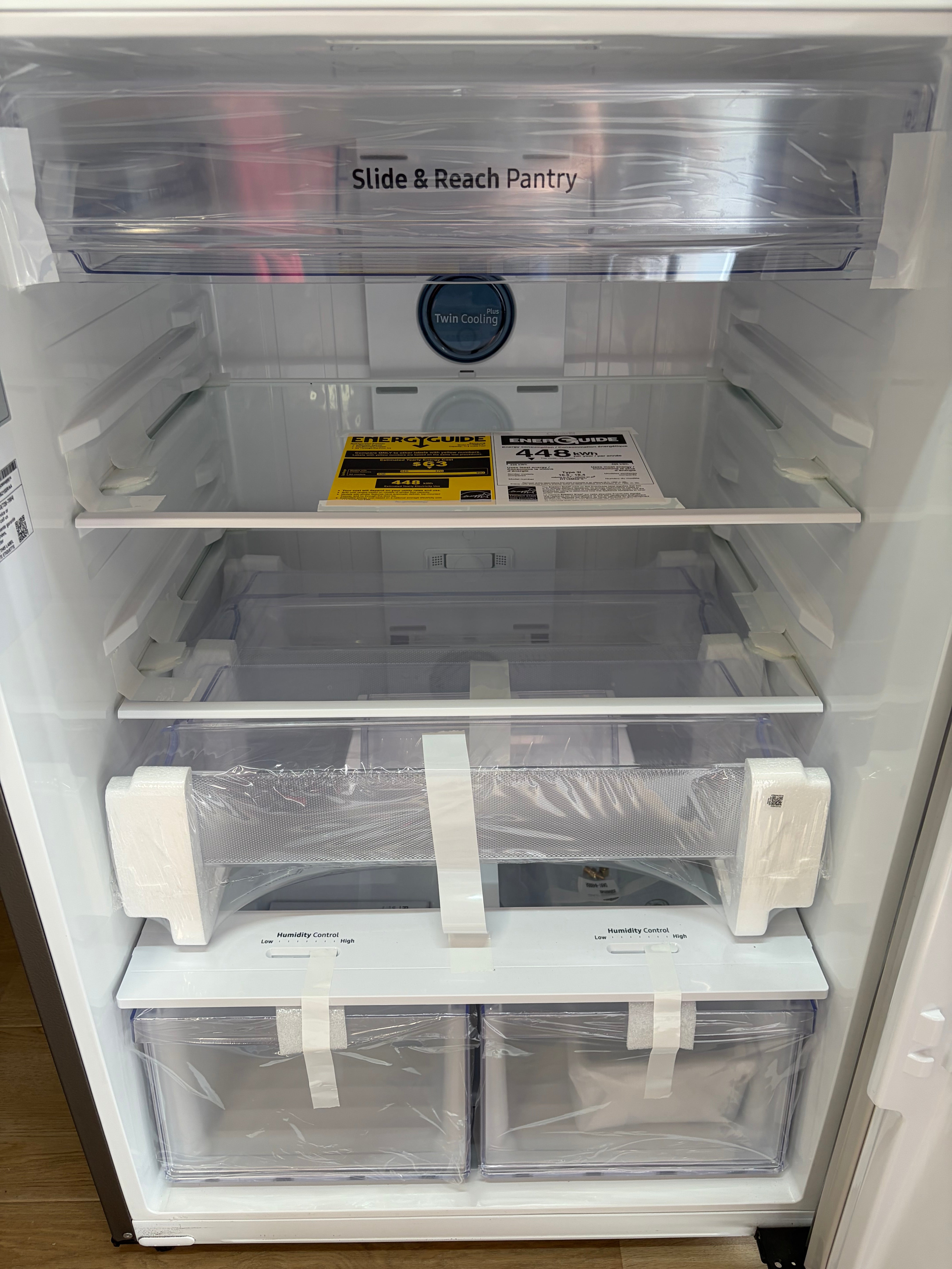 Samsung 18 cu. ft. Top Freezer Refrigerator with FlexZone™ and Ice Maker in Stainless Steel