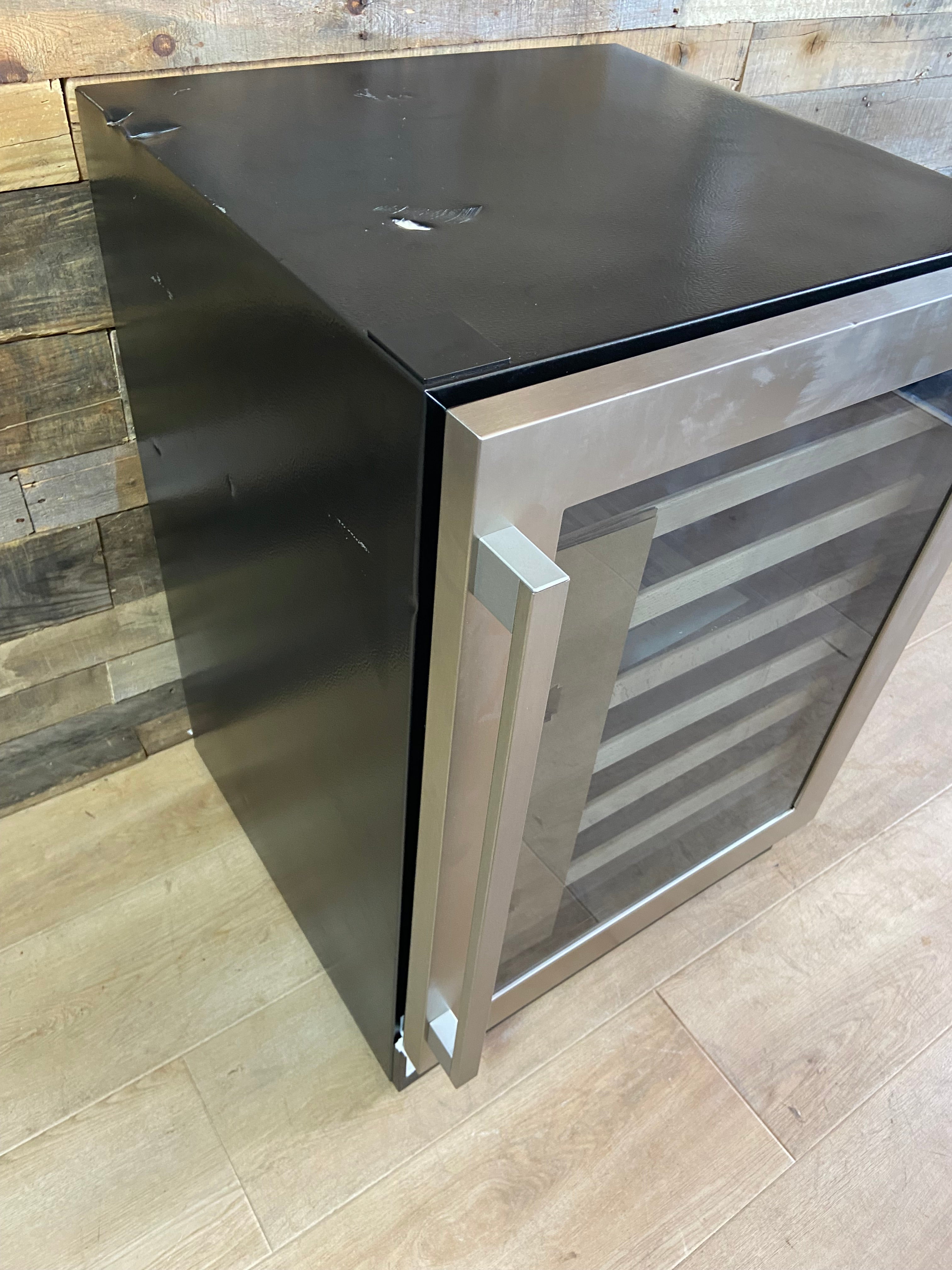Hisense Stainless steel Built-in/Freestanding Indoor Wine Cooler