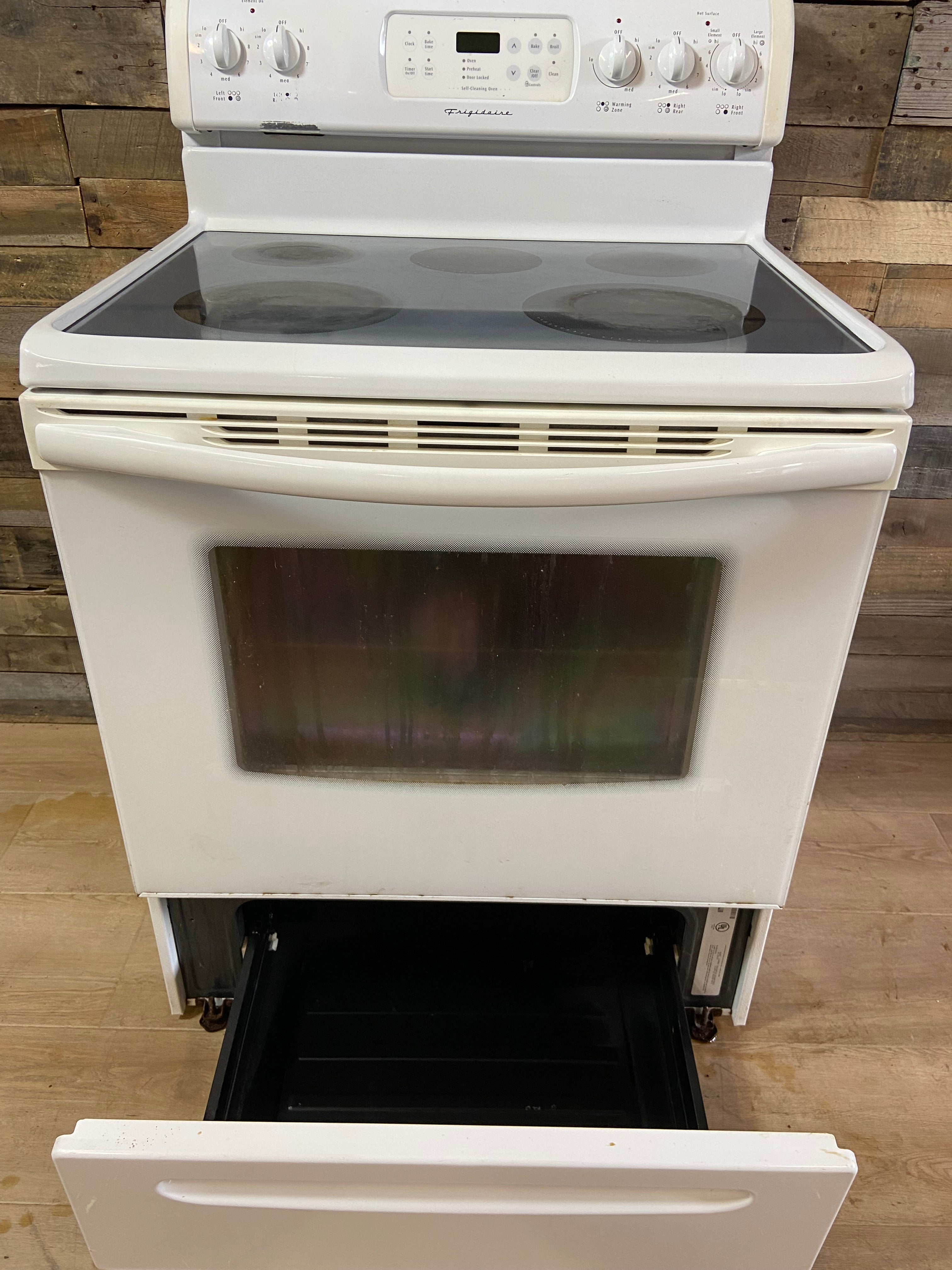Frigidaire White 5 Burner Range