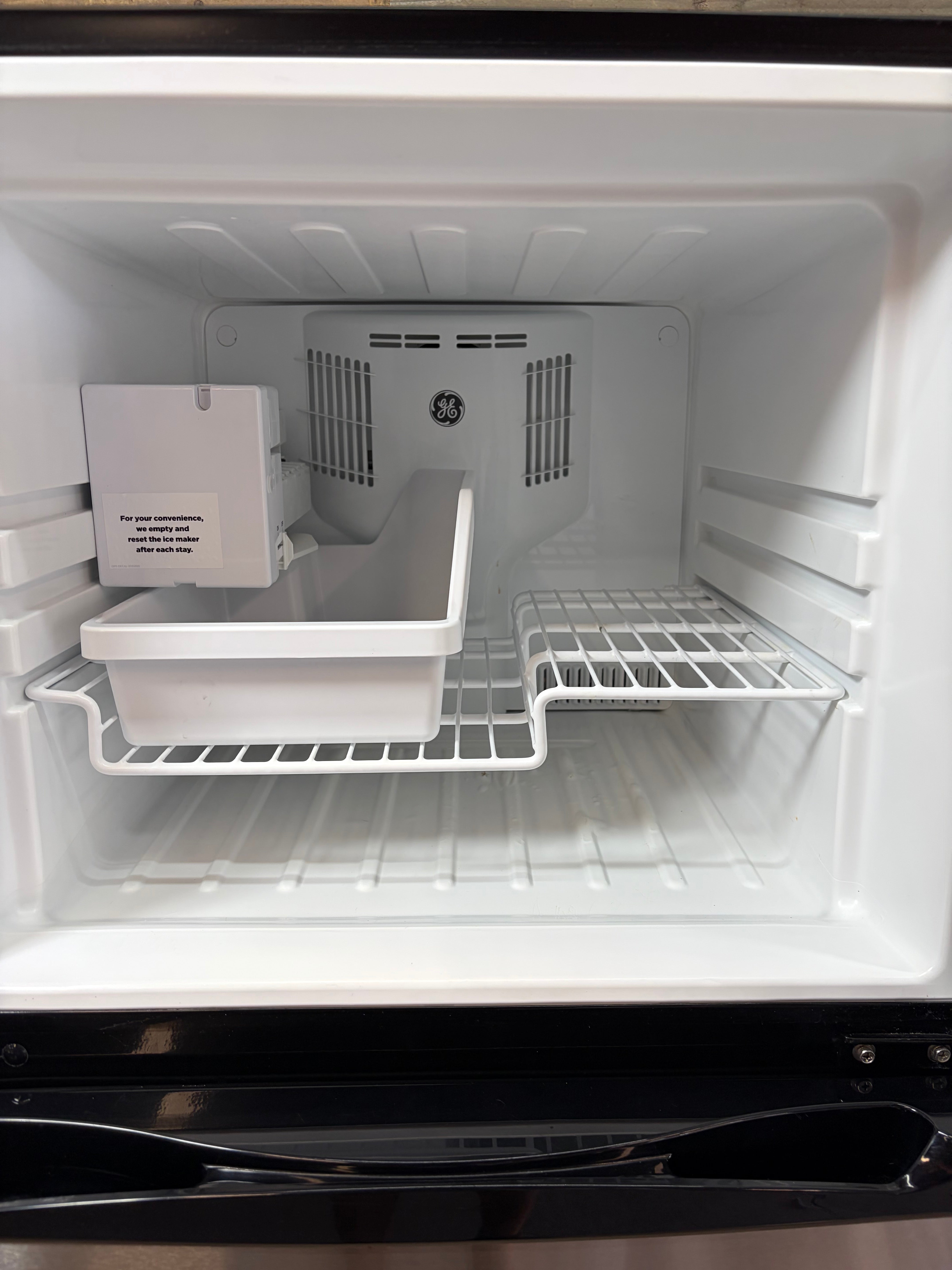 GE Apartment Sized Stainless Kitchen Set