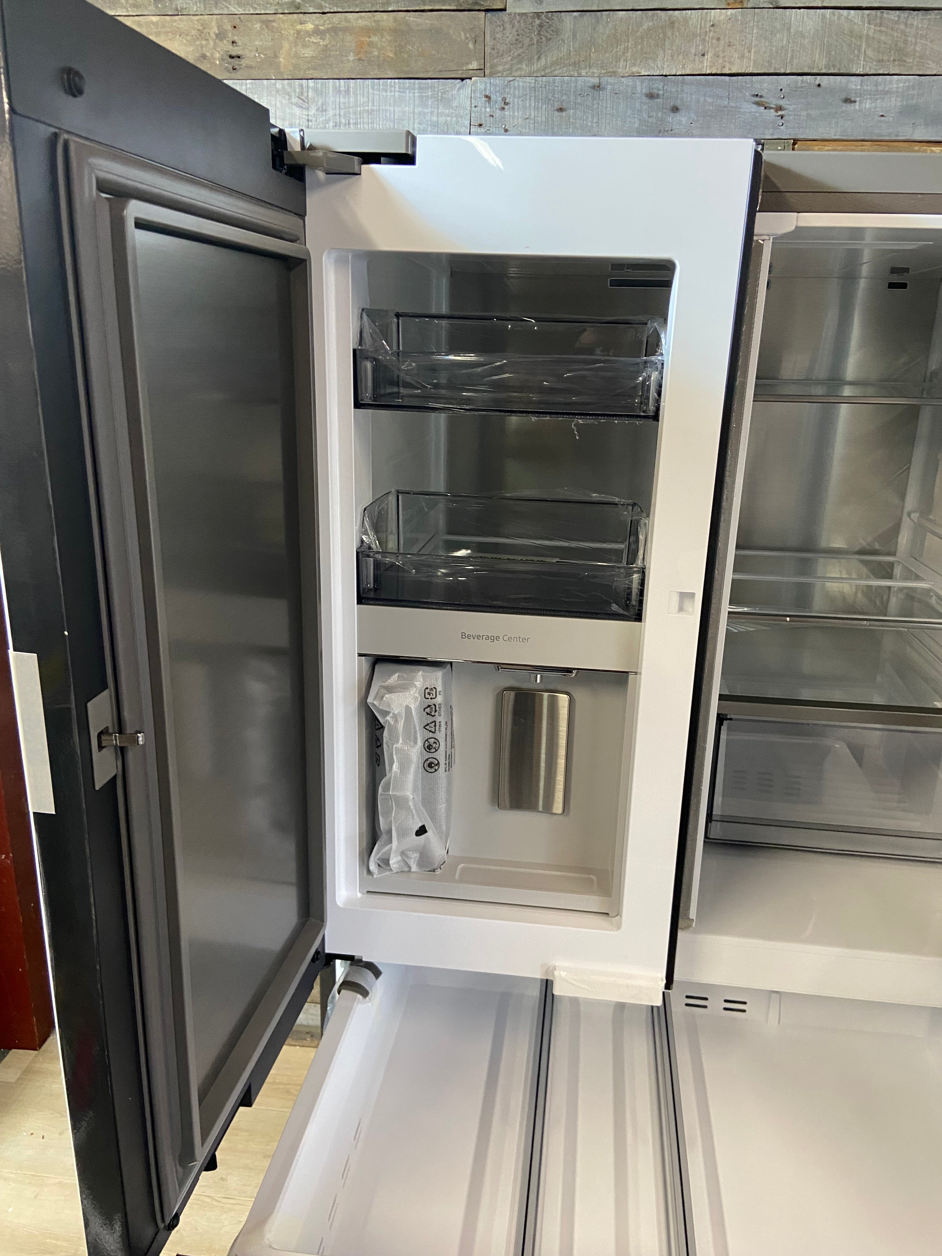Samsung Bespoke 4-Door Flex French Door Refrigerator with Family Hub, Beverage Center & Dual Ice Maker – White Glass