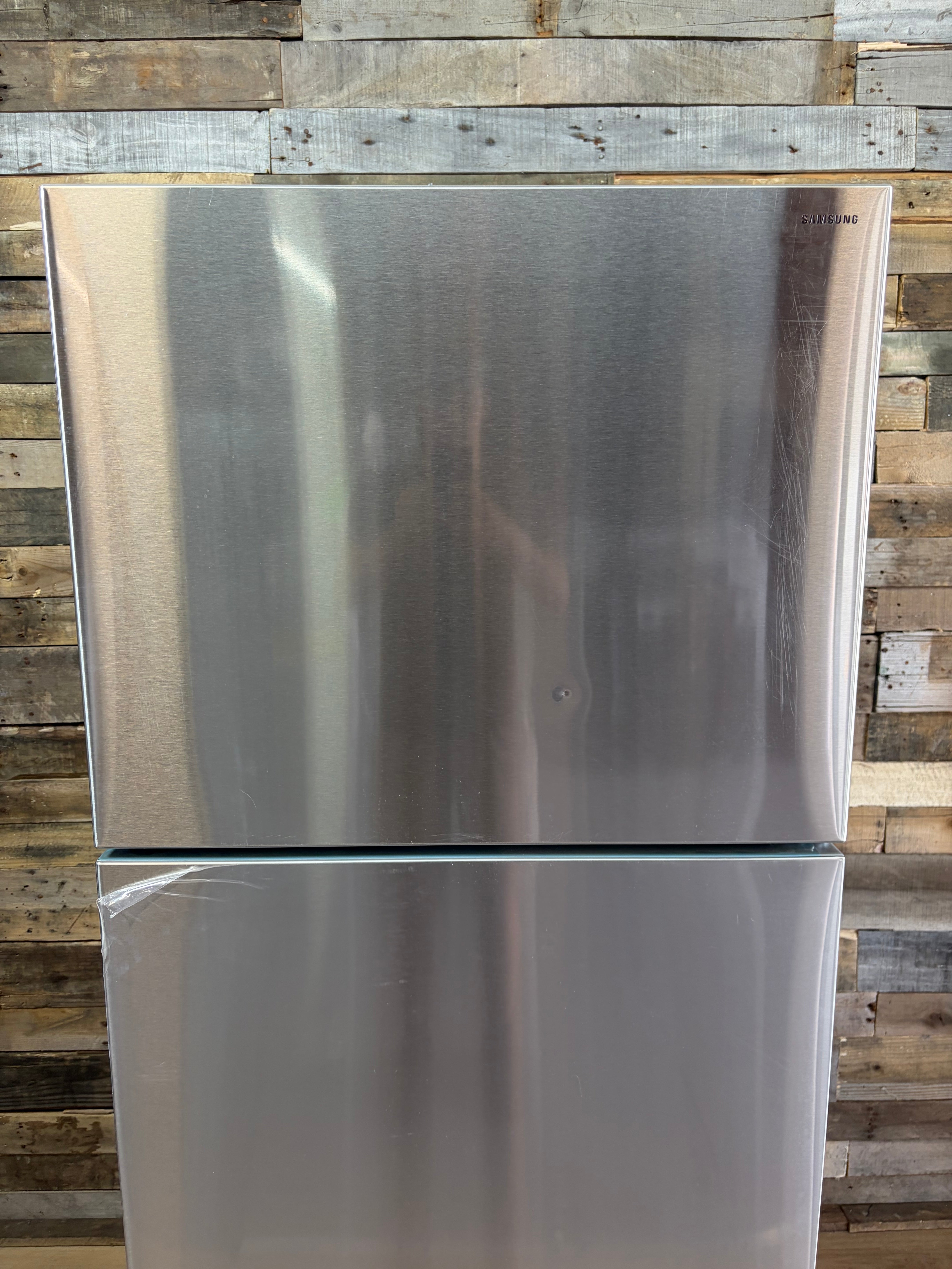 Samsung 18-Cu. Ft. Top Freezer Refrigerator with All-Around Cooling & Ice Maker