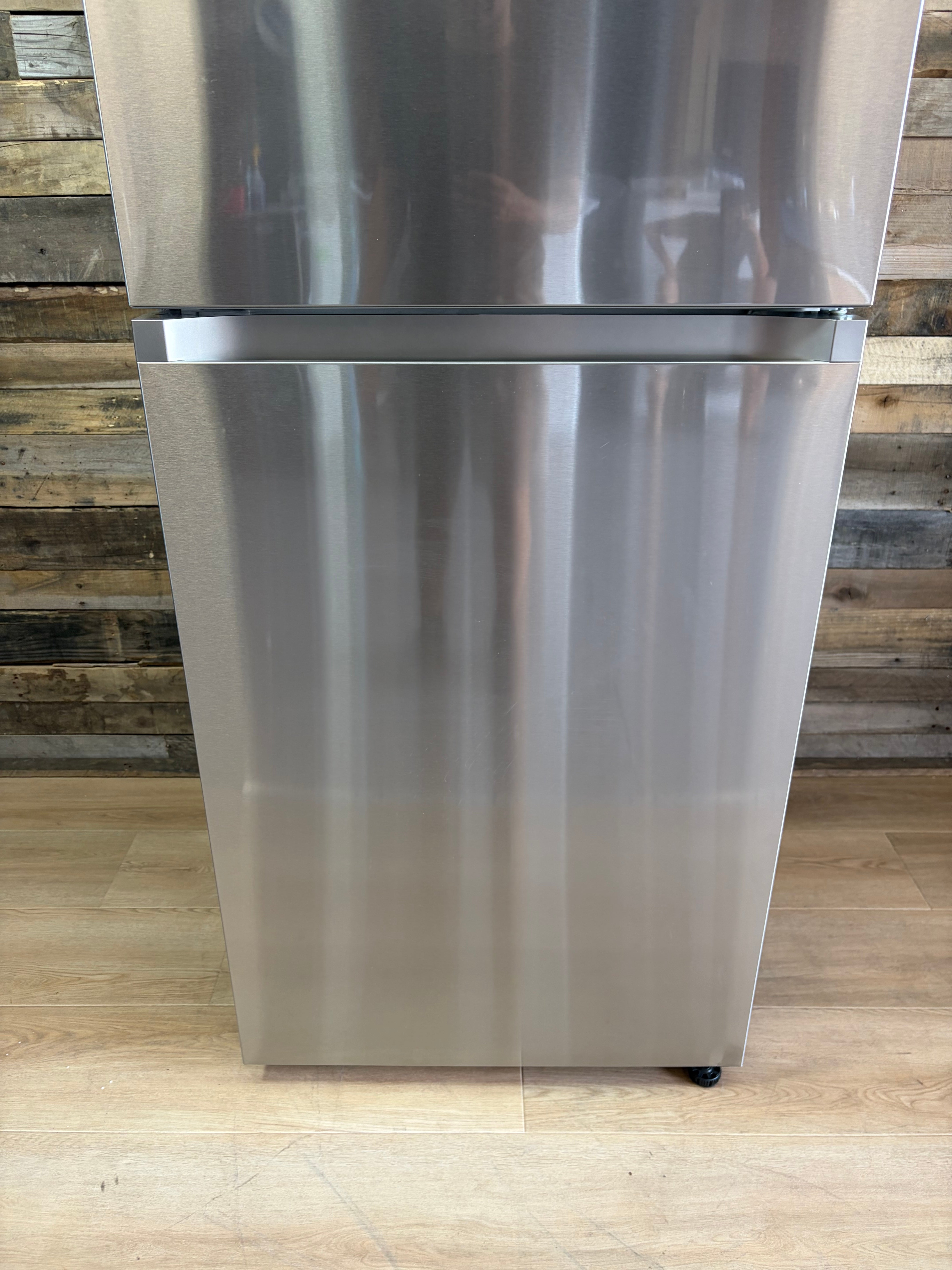 Samsung 18-Cu. Ft. Top Freezer Refrigerator with Ice Maker
