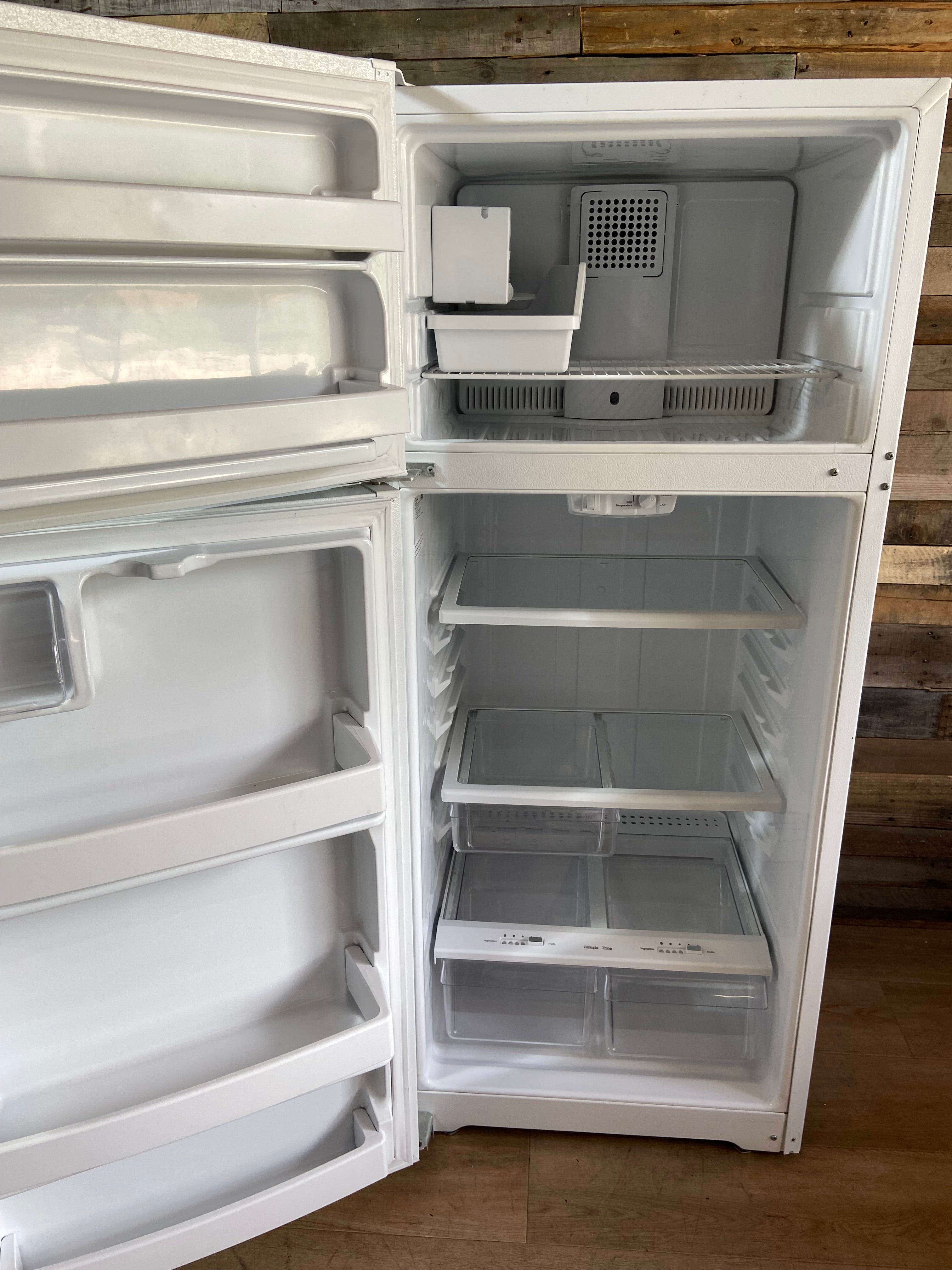GE White Top/Bottom Refrigerator With Ice Maker