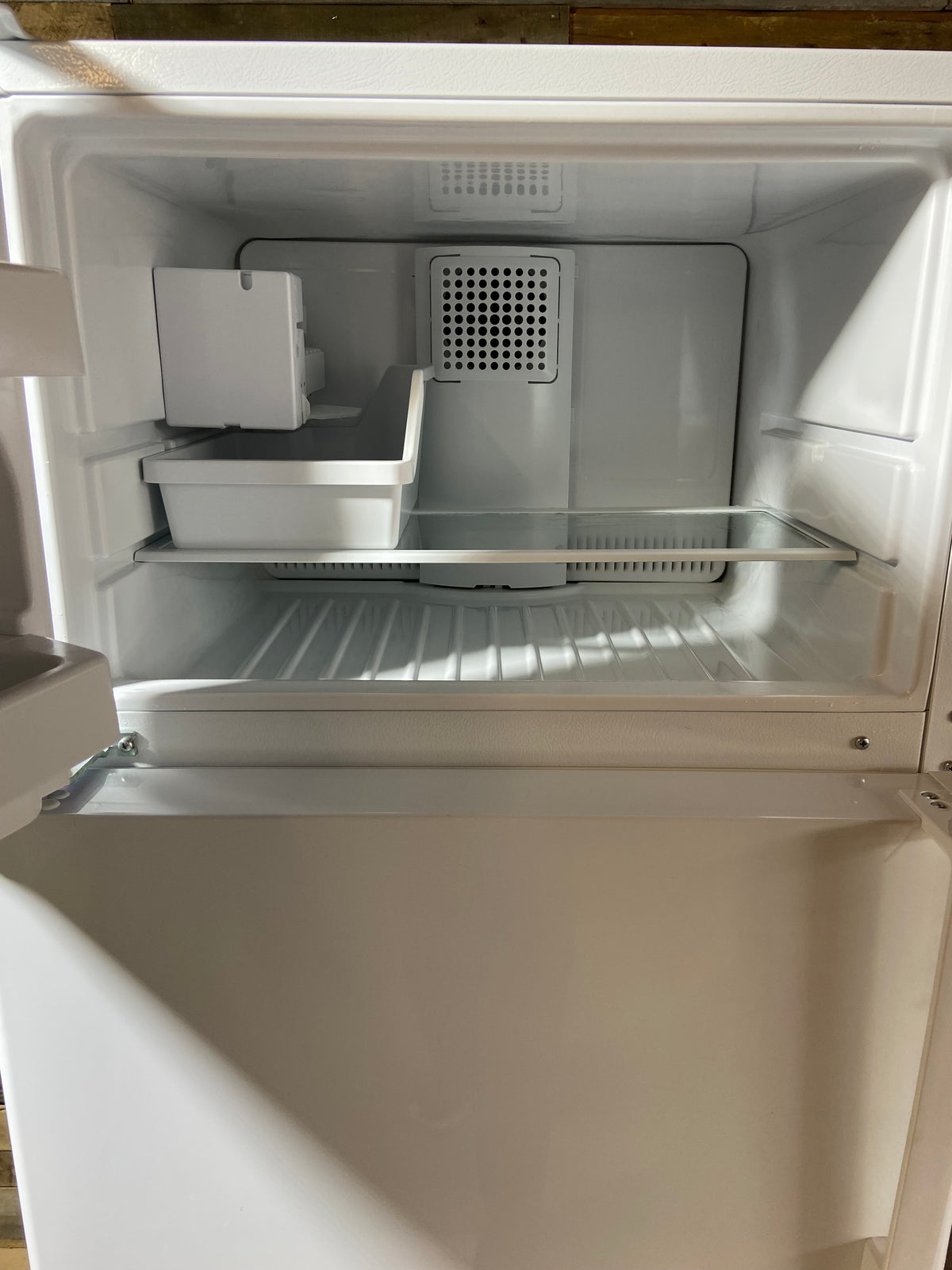 GE White Top/Bottom Refrigerator With Ice Maker