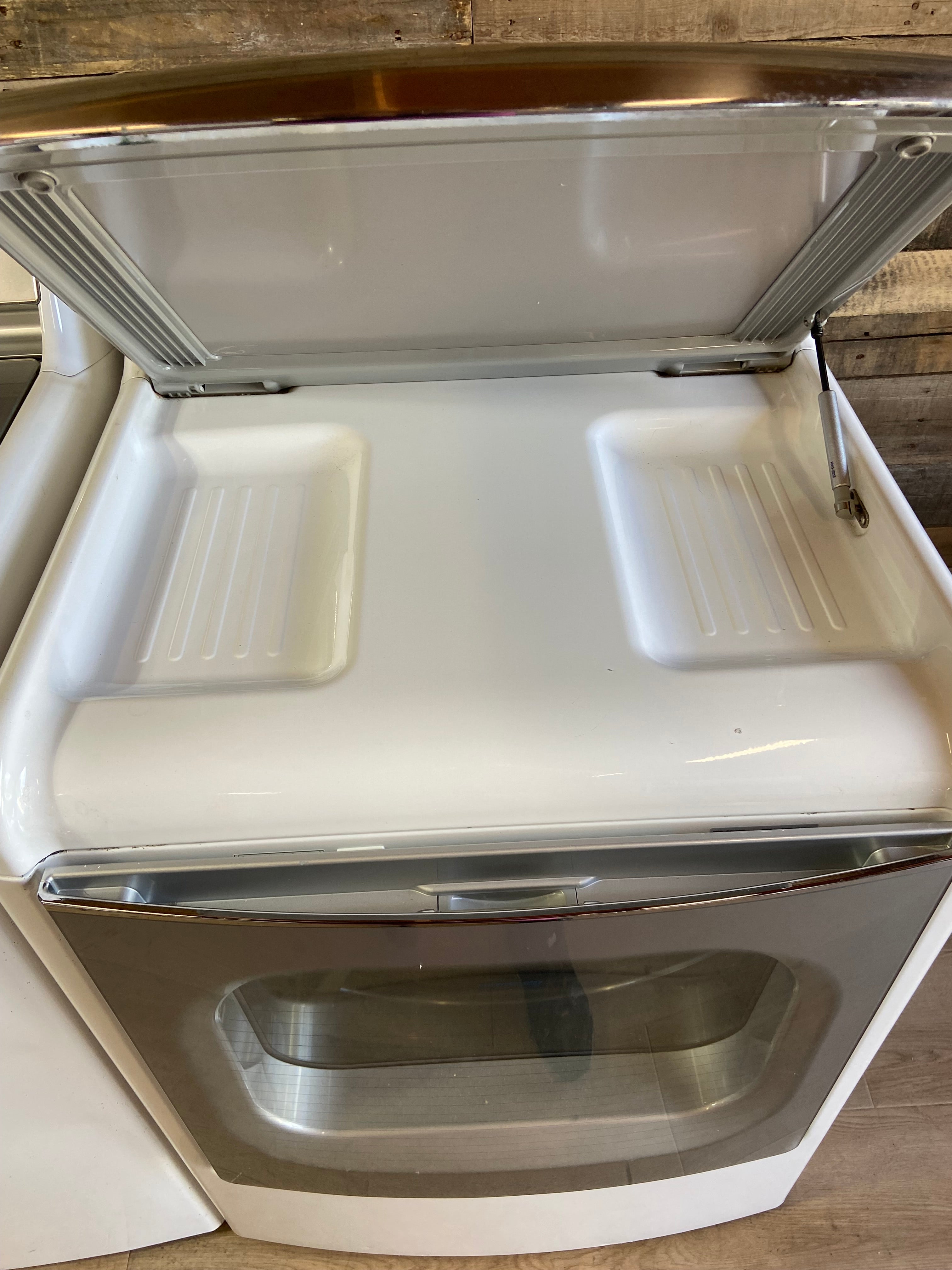 LG White Extra Large Capacity Washer & Dryer Set 5.5 Cu. Ft. Washer / 7.3 Cu. Ft. Dryer