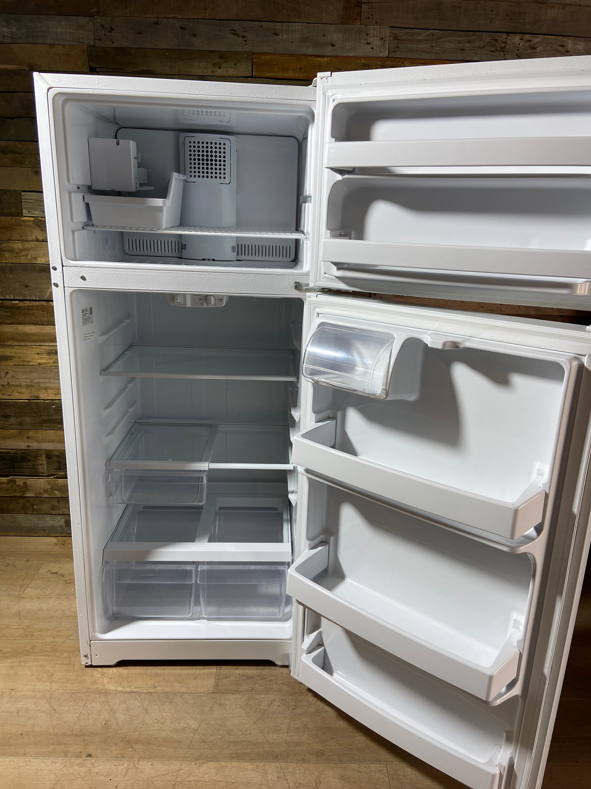 GE White Top/Bottom Refrigerator With Ice Maker