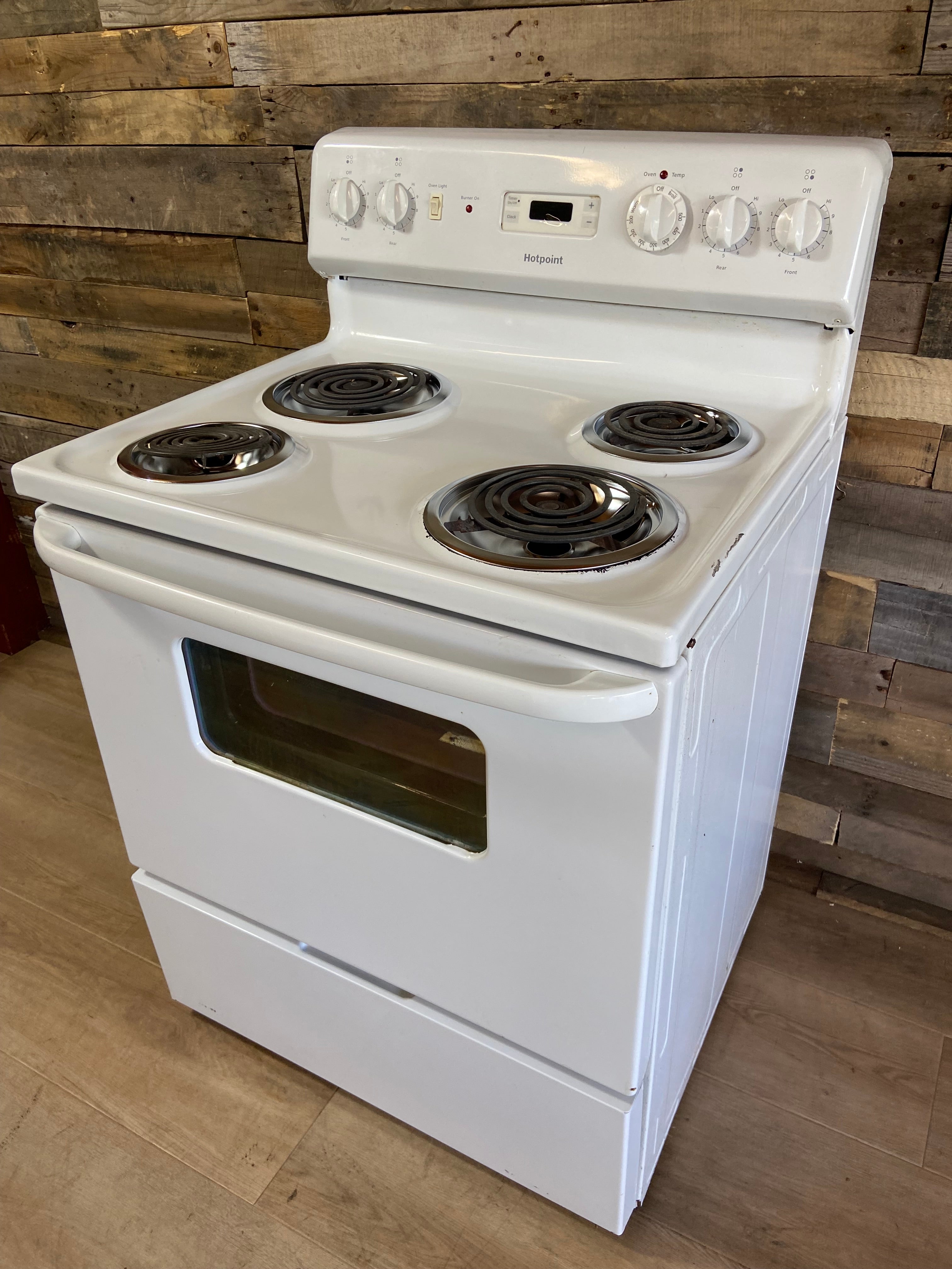 White Digital Hotpoint 4 Burner Coil Top Range